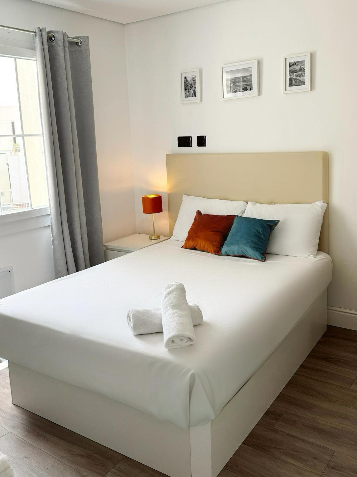 Central Penthouse Double Room Ensuite - Grand Central House 直布罗陀 外观 照片